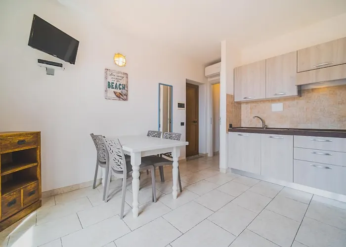Rosi Aparthotel 3*